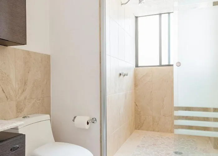 Roma Sur Parking, 24-7 Security Apartment