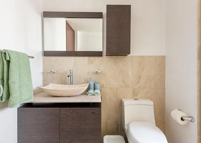 Roma Sur Parking, 24-7 Security Apartment