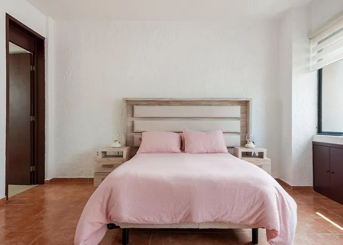 Roma Sur Parking, 24-7 Security Apartment *